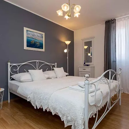 In - Insel Krk 45252 شقة